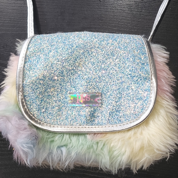 Fuzzy purse and matching headband headband. - Picture 3 of 10